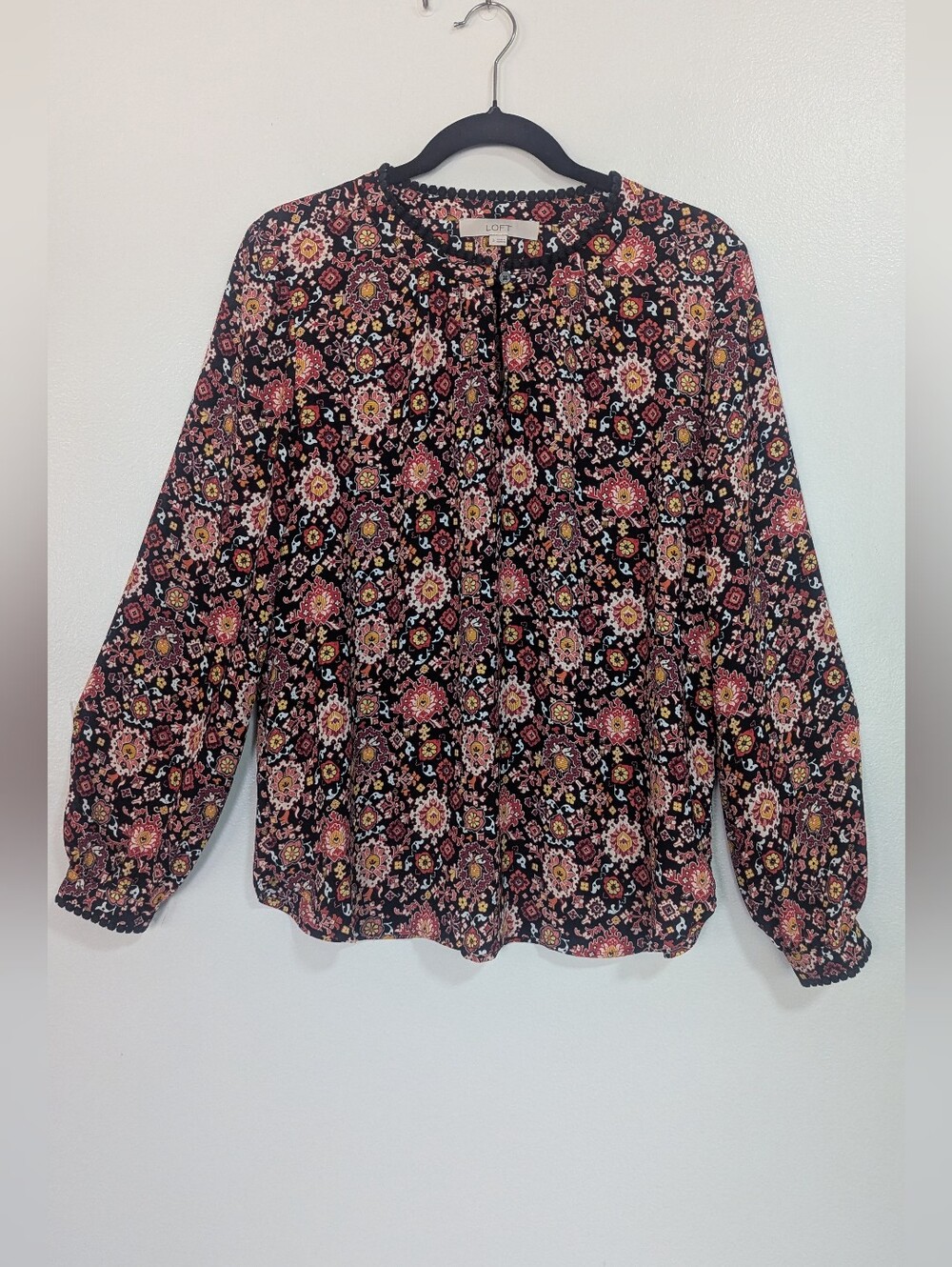 Loft Red Black Floral Medallion Keyhole Tie Neck Peasant Blouse Size Small
